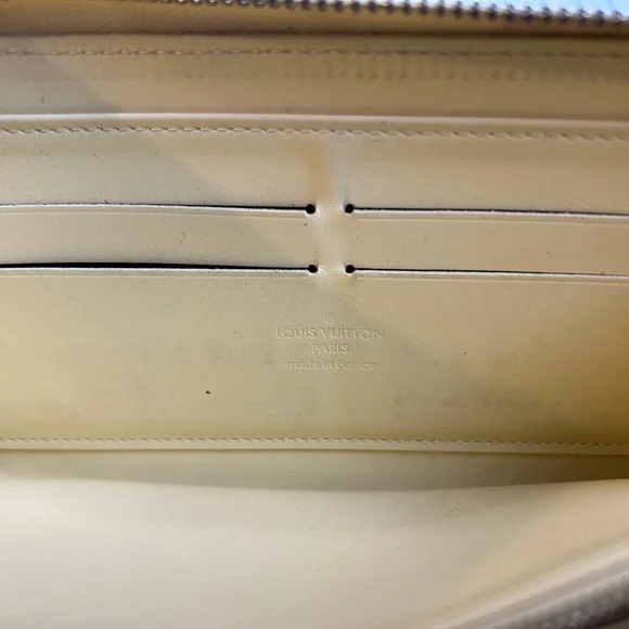 Louis Vuitton Yellow Zip Up Vernis Wallet - Picture 4 of 7